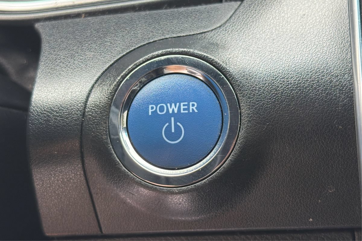 Used 2022 Toyota Avalon XSE FWD image 33