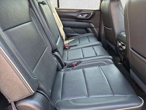 Used 2024 GMC Yukon XL SLT AWD/4WD image 21