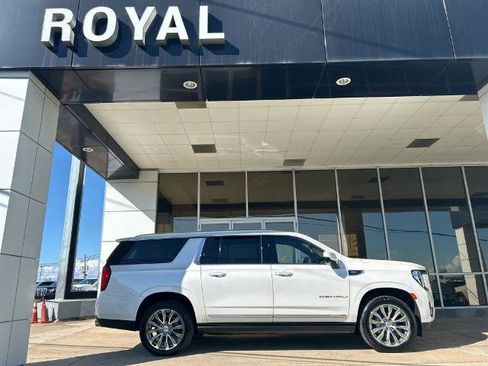Used 2024 GMC Yukon XL Denali w/ Advanced Technology Package AWD/4WD image 1