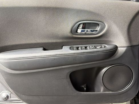 Certified 2021 Honda HR-V LX image 12