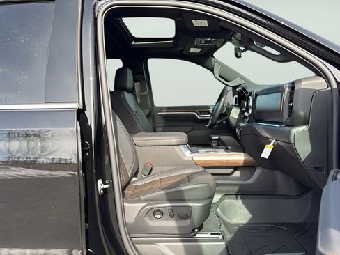 New 2026 Chevrolet Silverado 1500 High Country w/ High Country Premium Package AWD/4WD image 11