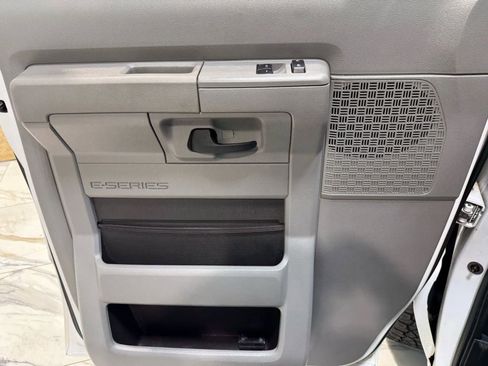 Used 2014 Ford E-250 and Econoline 250 w/ Power Group image 9