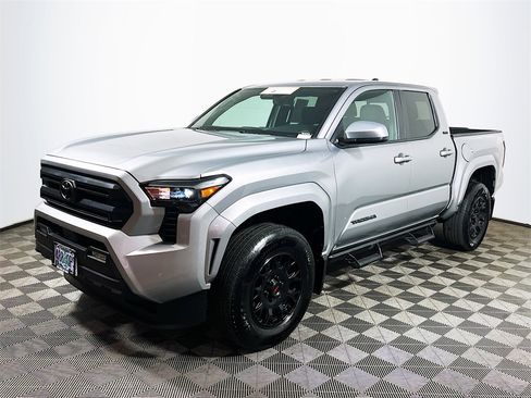 Certified 2025 Toyota Tacoma SR5 image 4