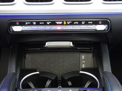 Used 2025 Mercedes-Benz GLS 450 4MATIC image 37