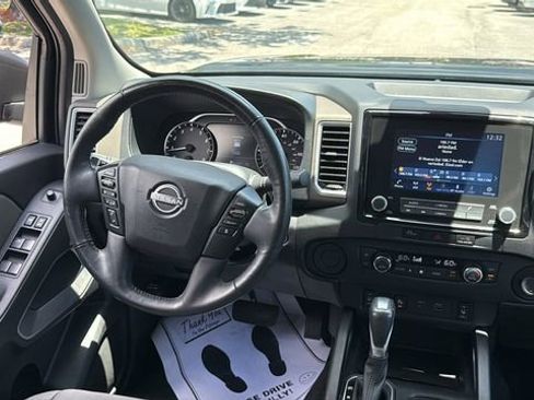 Used 2024 Nissan Frontier SV w/ SV Convenience Package RWD image 14