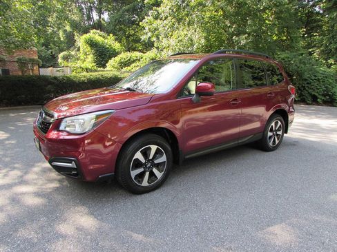 Used 2017 Subaru Forester 2.5i Premium w/ Popular Package #1A AWD/4WD image 2