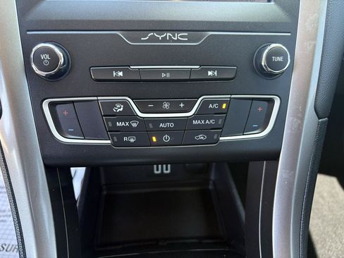 Used 2019 Ford Fusion SE FWD image 25