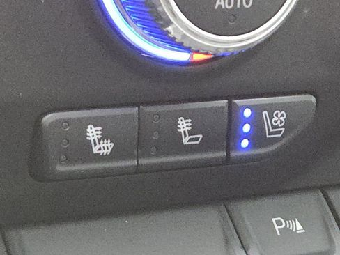 Used 2022 GMC Sierra 2500 SLT w/ SLT Premium Package image 9