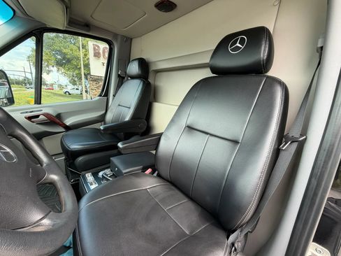 Used 2012 Mercedes-Benz Sprinter 2500 image 15