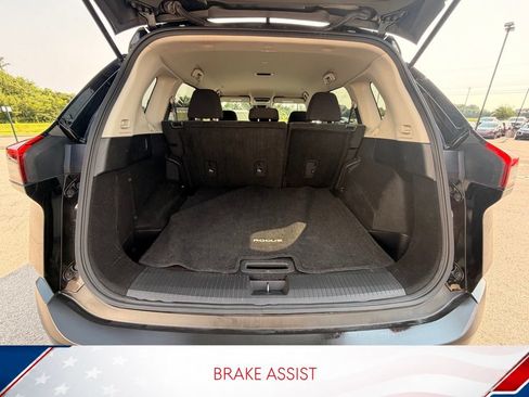 Used 2023 Nissan Rogue SV FWD image 8