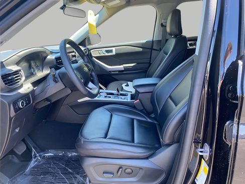 Used 2024 Ford Explorer XLT w/ Equipment Group 202A AWD/4WD image 5