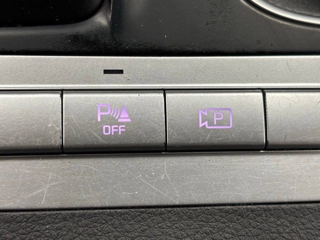 Used 2024 Kia Carnival LX FWD image 33