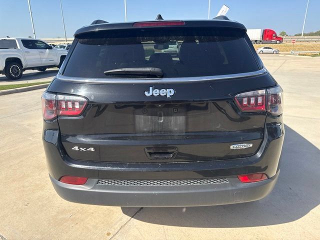 Used 2024 Jeep Compass Latitude AWD/4WD image 4