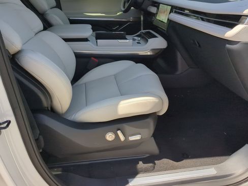 New 2026 Lincoln Navigator Premiere AWD/4WD image 24