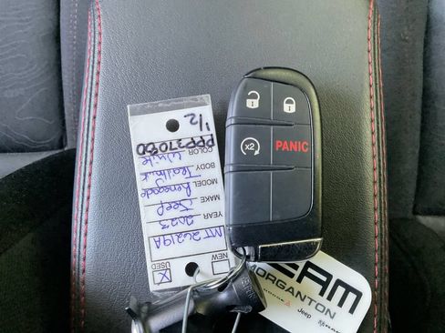 Used 2023 Jeep Renegade Trailhawk AWD/4WD image 35