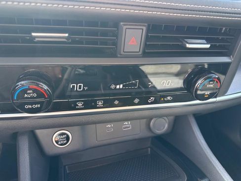 Used 2023 Nissan Rogue SV image 18