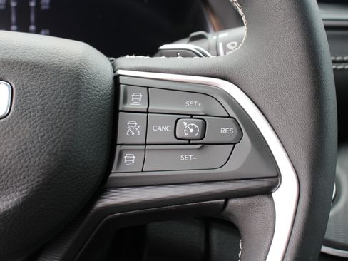 New 2025 Jeep Grand Cherokee L Laredo w/ Luxury Tech Group I image 10