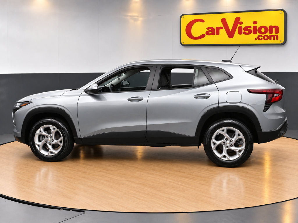 Used 2024 Chevrolet Trax LS w/ LS Convenience Package FWD image 3