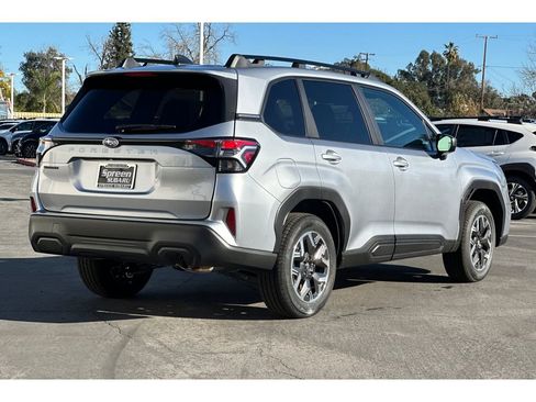 Used 2026 Subaru Forester Premium image 3