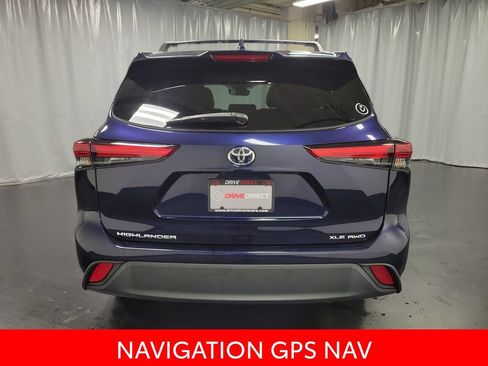 Used 2022 Toyota Highlander XLE AWD/4WD image 7