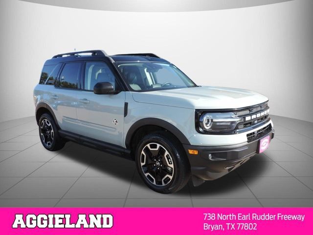 Used 2023 Ford Bronco Sport Outer Banks w/ Tech Package AWD/4WD image 3