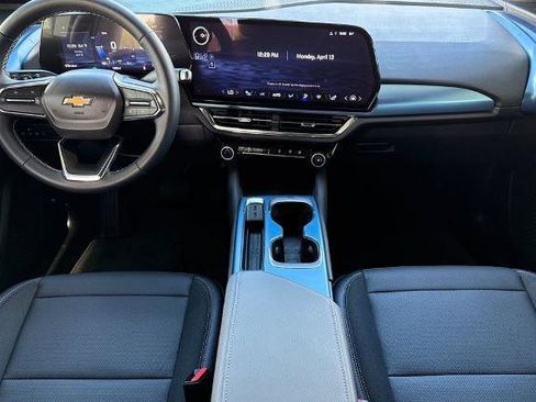 Used 2026 Chevrolet Equinox EV LT FWD image 21