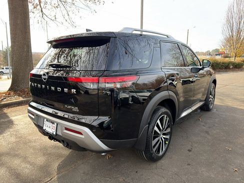 New 2025 Nissan Pathfinder Platinum image 7