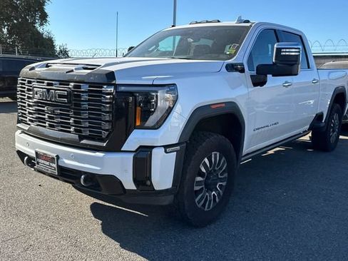 Used 2025 GMC Sierra 2500 Denali Ultimate AWD/4WD image 8