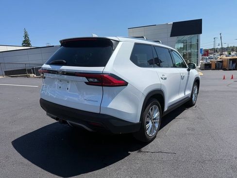 Used 2024 Toyota Grand Highlander AWD image 8