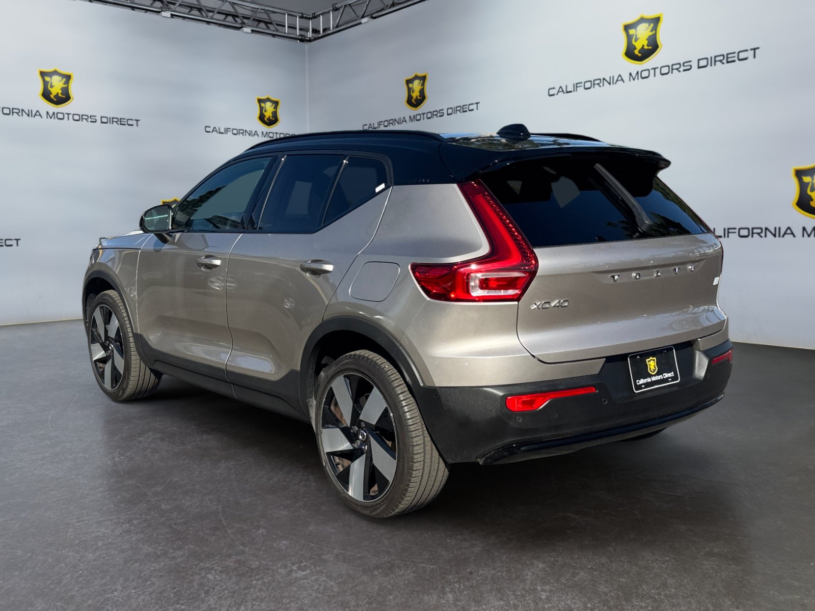 Used 2023 Volvo XC40 Recharge Ultimate w/ Protection Package Premier AWD/4WD image 3