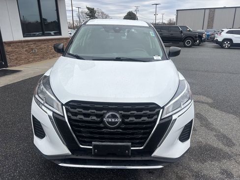 Used 2023 Nissan Kicks S image 10