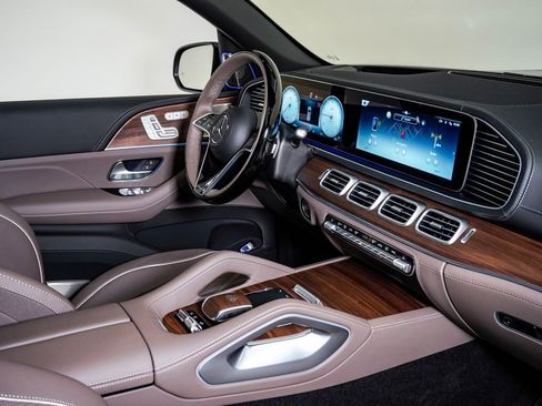 Used 2026 Mercedes-Benz Maybach GLS 600 4MATIC image 16