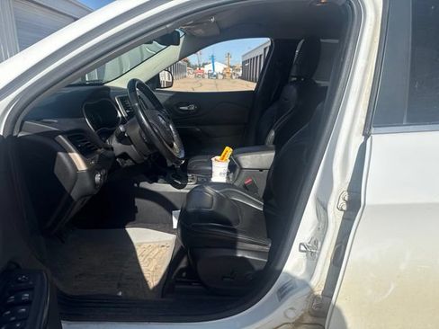 Used 2016 Jeep Cherokee Limited w/ Trailer Tow Group AWD/4WD image 3