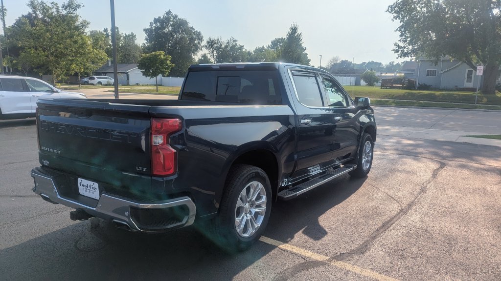 Used 2023 Chevrolet Silverado 1500 LTZ AWD/4WD image 5