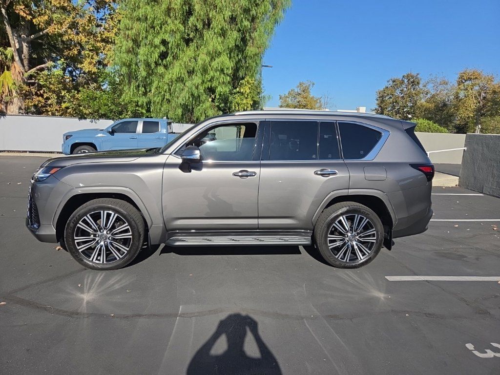 Used 2026 Lexus LX 600 4WD w/ Accessory Package (2T) image 2