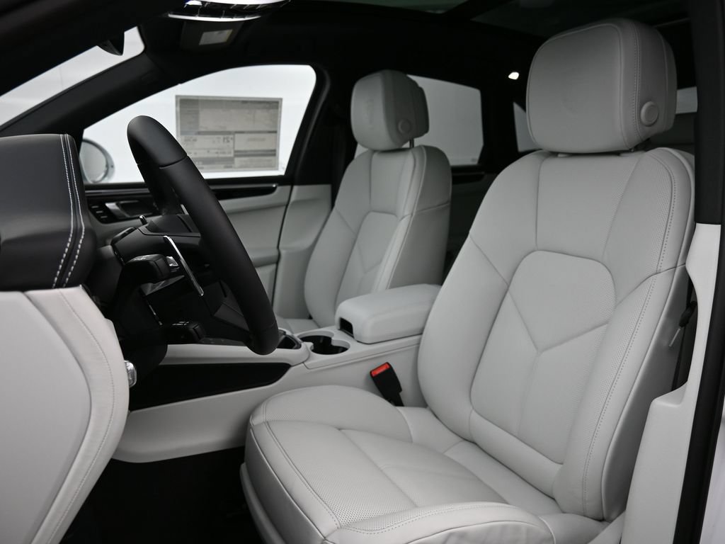 Certified 2026 Porsche Macan AWD/4WD image 5