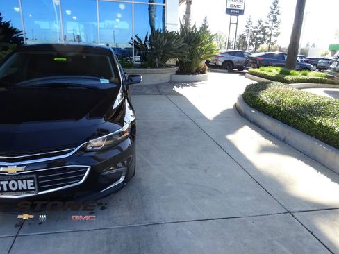 Used 2018 Chevrolet Malibu LT image 32