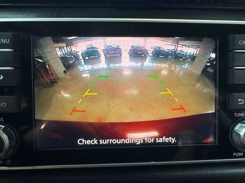 Used 2020 Nissan Versa SR FWD image 29