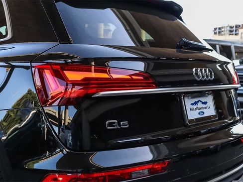 Used 2022 Audi Q5 2.0T Premium w/ Convenience Package image 9