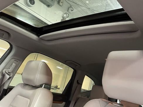 Certified 2017 Honda CR-V Touring image 4