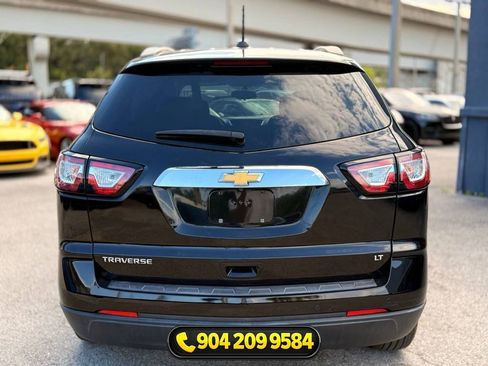 Used 2017 Chevrolet Traverse LT w/ Style and Technology Package FWD image 5