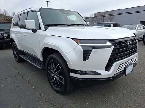 Used 2025 Lexus GX 550 w/ Accessory Package (2T) image 3