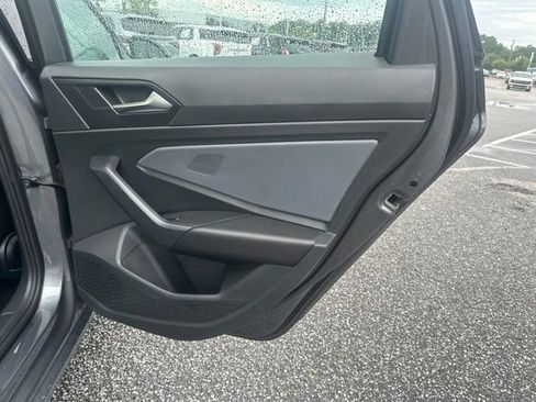 Used 2025 Volkswagen Jetta SE FWD image 8
