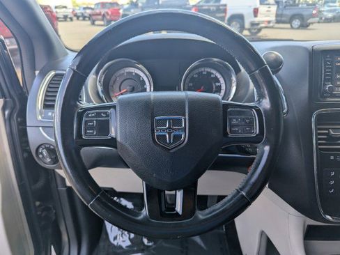 Used 2019 Dodge Grand Caravan SXT FWD image 13