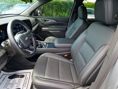 Used 2024 Chevrolet Traverse LT AWD/4WD image 21