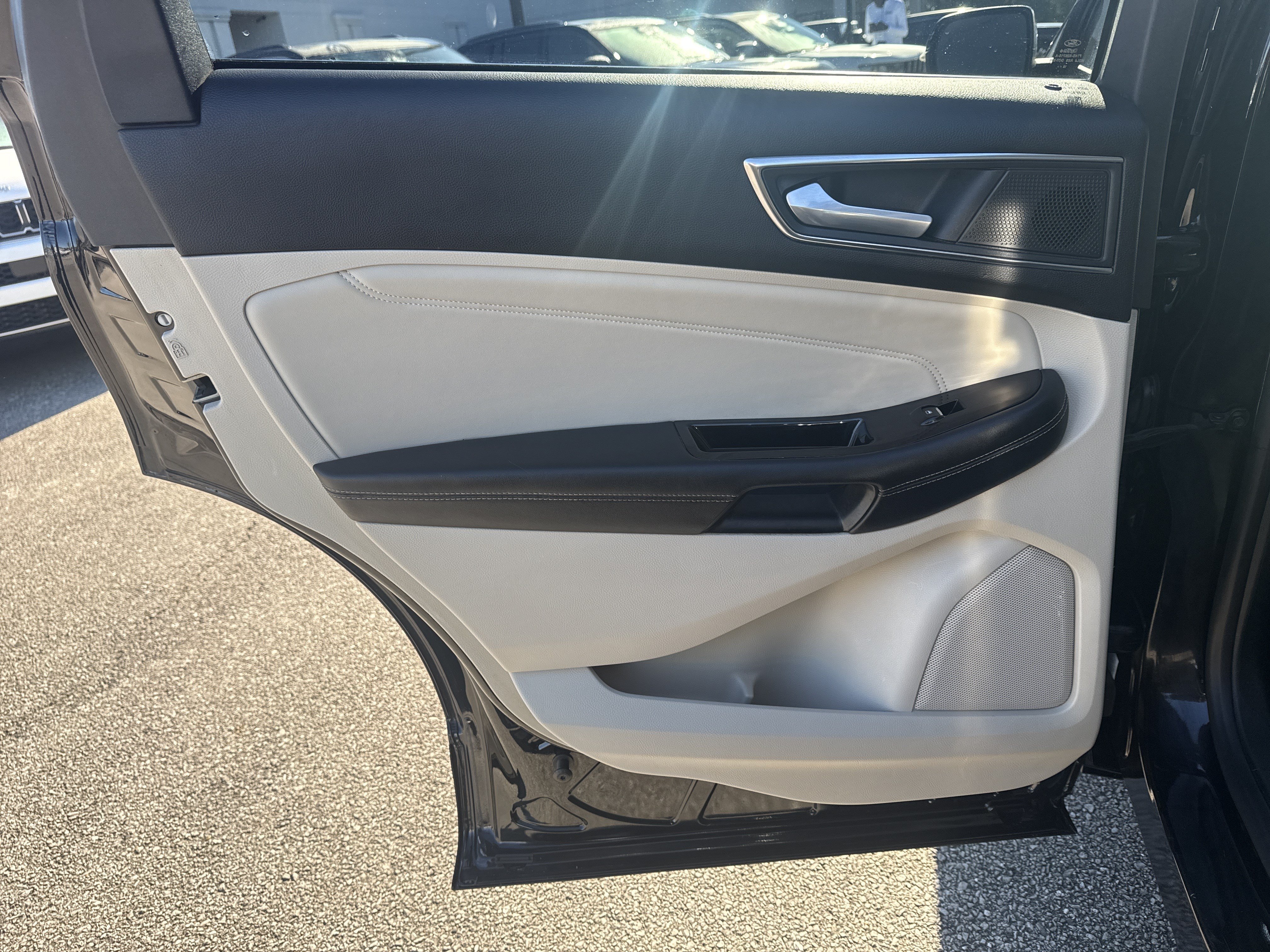 Used 2019 Ford Edge Titanium FWD image 22