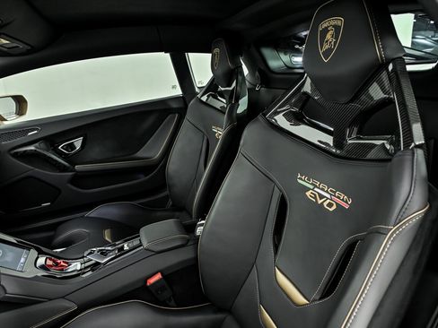 Used 2022 Lamborghini Huracan EVO RWD image 18
