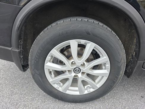 Used 2020 Nissan Rogue SV image 34