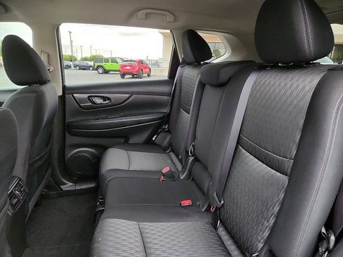 Used 2020 Nissan Rogue SV w/ Premium Package FWD image 11