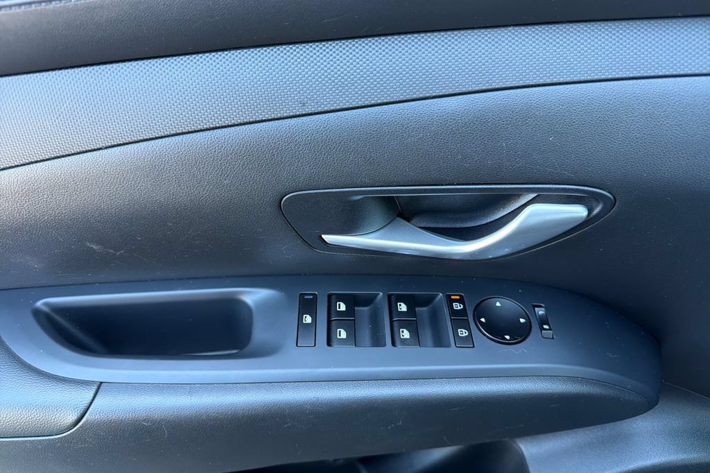 Certified 2025 Hyundai Tucson SEL AWD/4WD image 8